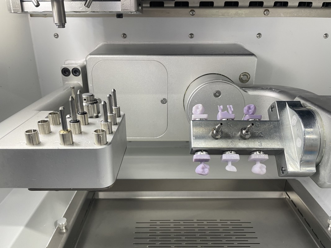 고품질 Yucera 5축 습식 치과 밀링 머신 YRC-6x 치과 기공소 최저가