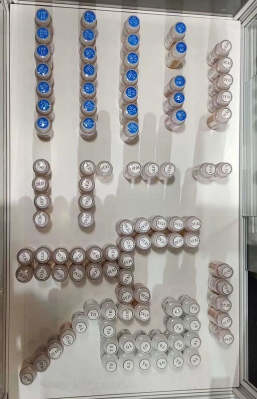 Unique Smile Solutions Yucera 18색 세라믹 지르코니아 착색 키트 치과 기공소 제작용 자연스러운 광택